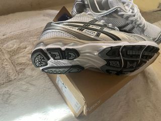 Asics Gel-Kayano 14 Gris Plata Blanco Talla 44