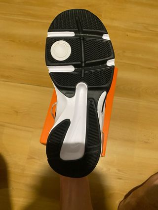 Zapatillas Nike Blancas y Rojas