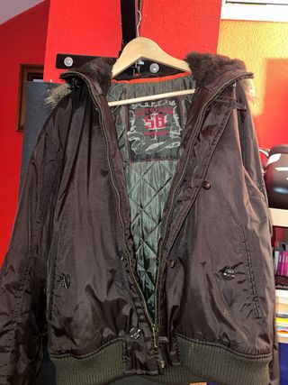 Chaqueta Treenka marrón con capucha