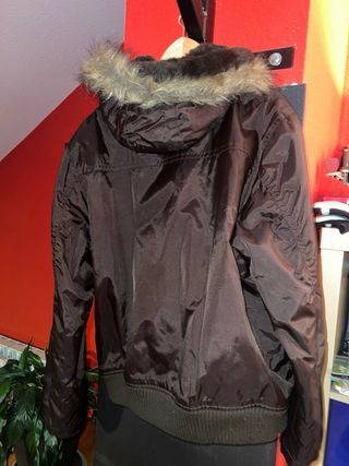 Chaqueta Treenka marrón con capucha