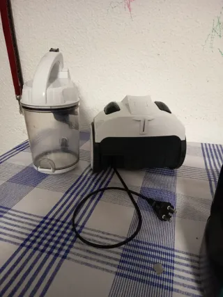 Aspiradora 700W Blanca