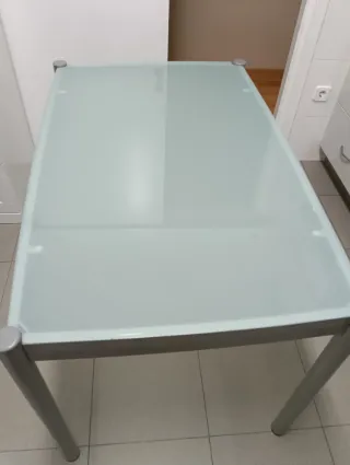 Mesa de comedor cristal y metal