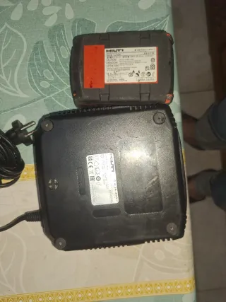 Cargador HILTI C 4/36-350 + Batería 4.0Ah