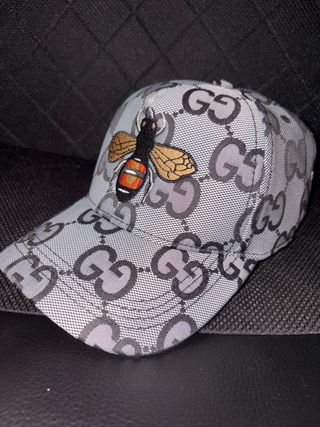 Cappello Gucci Grigio con Ape Ricamata