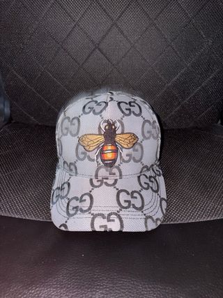 Cappello Gucci Grigio con Ape Ricamata