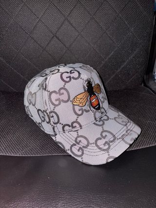 Cappello Gucci Grigio con Ape Ricamata