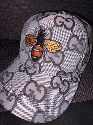 Cappello Gucci Grigio con Ape Ricamata