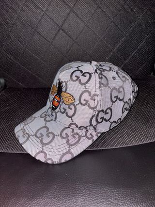 Cappello Gucci Grigio con Ape Ricamata