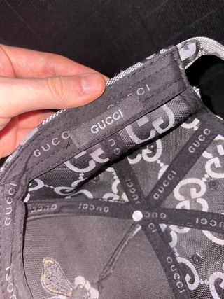 Cappello Gucci Grigio con Ape Ricamata