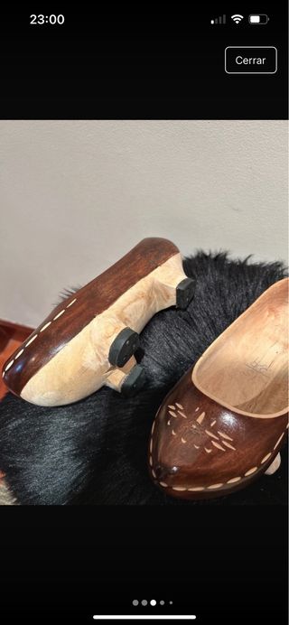 Zuecos de madera para niña