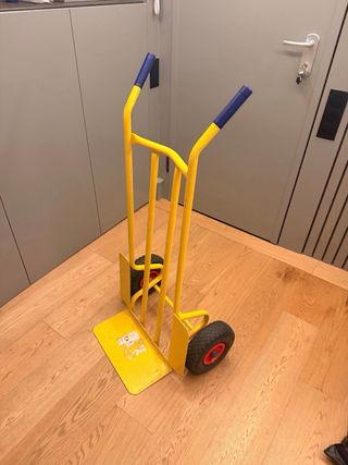 Carretilla almacén neumática 300 kg