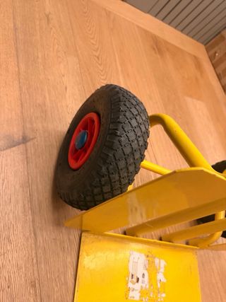 Carretilla almacén neumática 300 kg