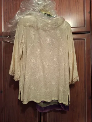 Blusa beige y morada mujer