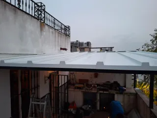 Fabricación y montaje de panel sándwich