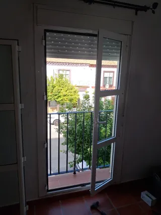 Fabricación y montaje de panel sándwich