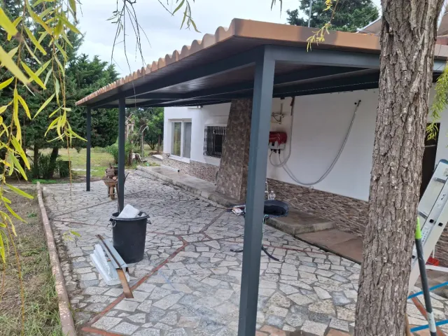 Fabricación y montaje de panel sándwich