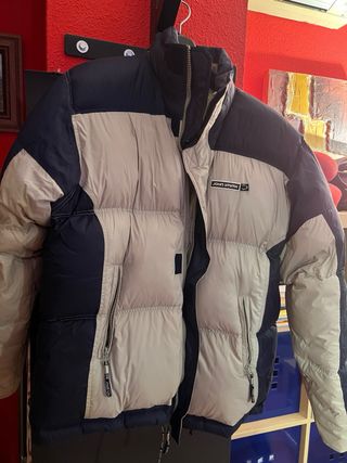 Chaqueta acolchada gris y azul