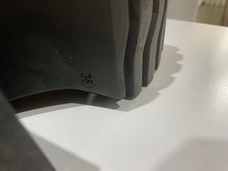 Botas de camurça castanhas com fecho e fivela