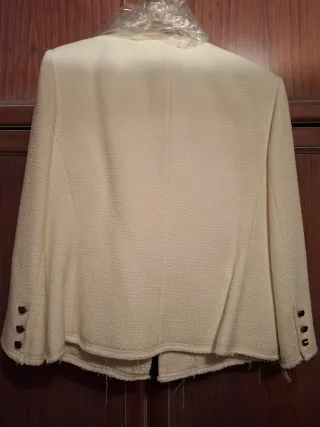 Chaqueta beige mujer cremallera bolsillos