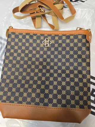 Bolso de mujer negro y marrón