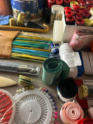 Vasto assortimento materiale cucito