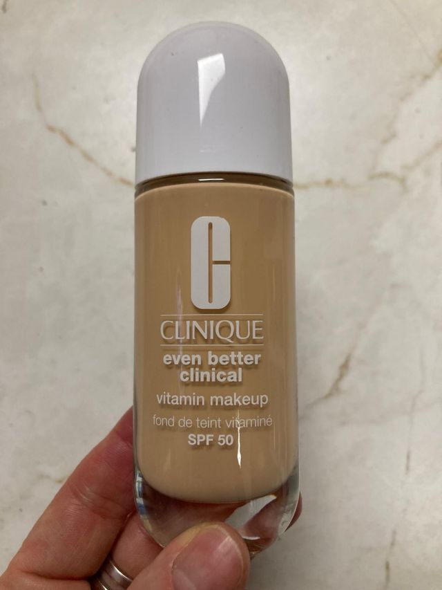 Clinique Even Better light warm 3. No negociable