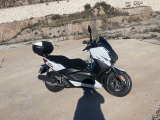 Yamaha Xmax 125cc Blanca cambio por furgo