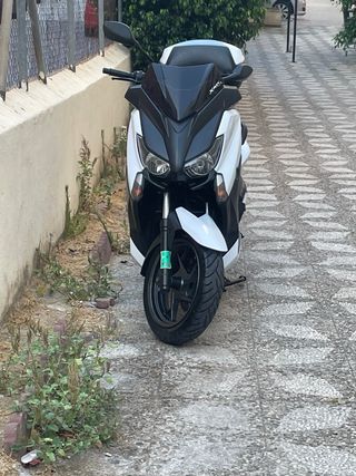 Yamaha Xmax 125cc Blanca cambio por furgo