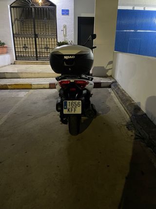 Yamaha Xmax 125cc Blanca cambio por furgo