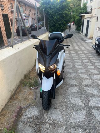 Yamaha Xmax 125cc Blanca cambio por furgo