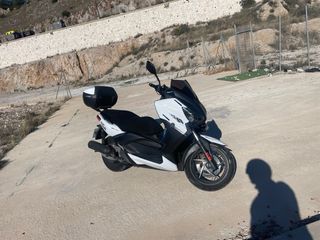 Yamaha Xmax 125cc Blanca cambio por furgo
