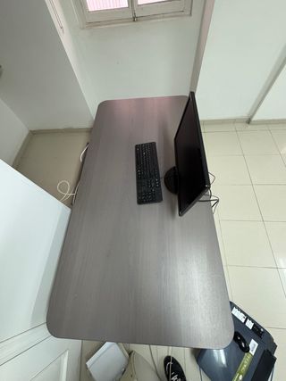 Mesa de oficina gris