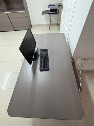 Mesa de oficina gris