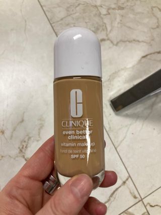 Clinique light medium warm 2. No negociable