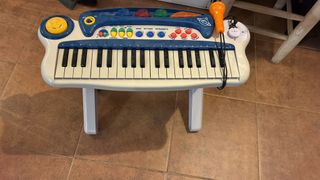 Piano infantil (micrófono falla)
