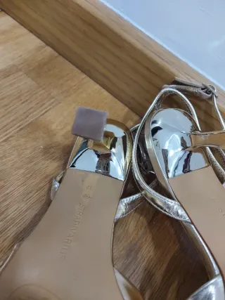 Sandalias doradas tacón fino