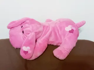 Peluche perrito rosa con corazones
