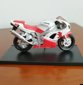 Maisto Yamaha YZF-R1 Moto a Escala