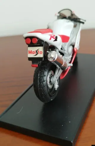 Maisto Yamaha YZF-R1 Moto a Escala
