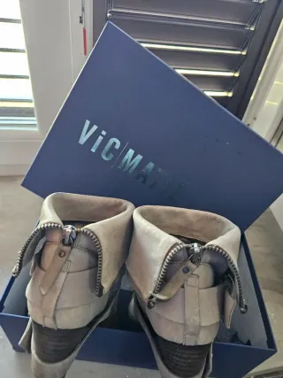 Vic Matié stivaletti grigi con fibbie