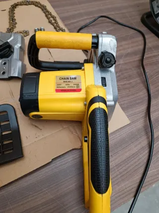 Motosierra Eléctrica 40cm 2000W