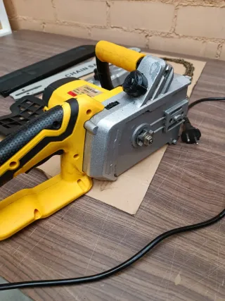 Motosierra Eléctrica 40cm 2000W