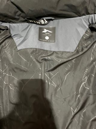Chaqueta Tenth acolchada gris y negra