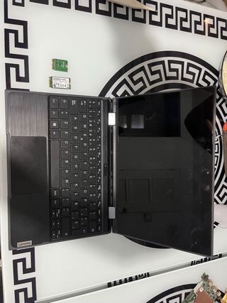 Pantalla y teclado Lenovo