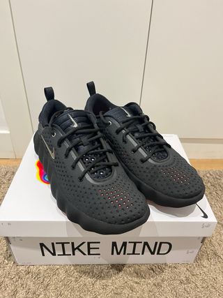 Nike Mind 002 Negro Hyper Crimson