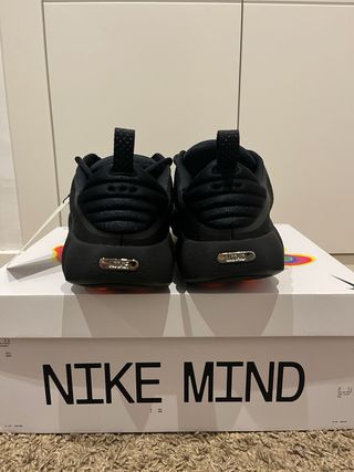 Nike Mind 002 Negro Hyper Crimson