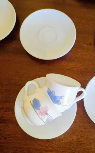 Tazas de café de porcelana con flores