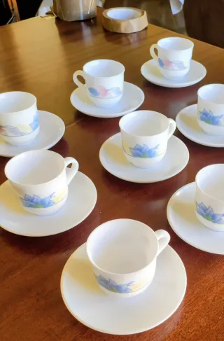 Tazas de café de porcelana con flores