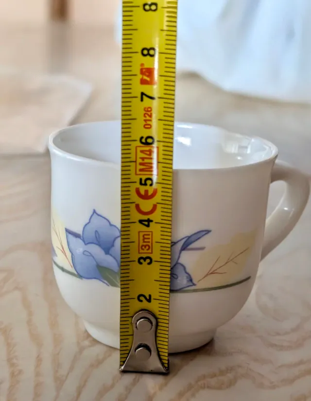 Tazas de café de porcelana con flores. ARCOPAL.