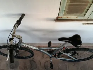 Bicicleta de montaña Btwin plateada